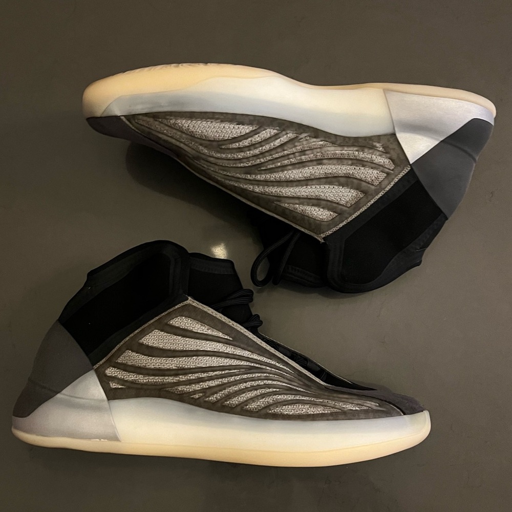 Yeezy QNTM Barium 11.5us Men’s gently used with Box in great condition